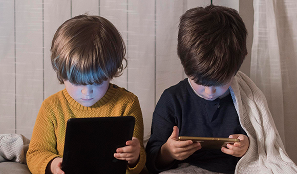 Como evitar ecrãs e estimular a linguagem do seu filho
